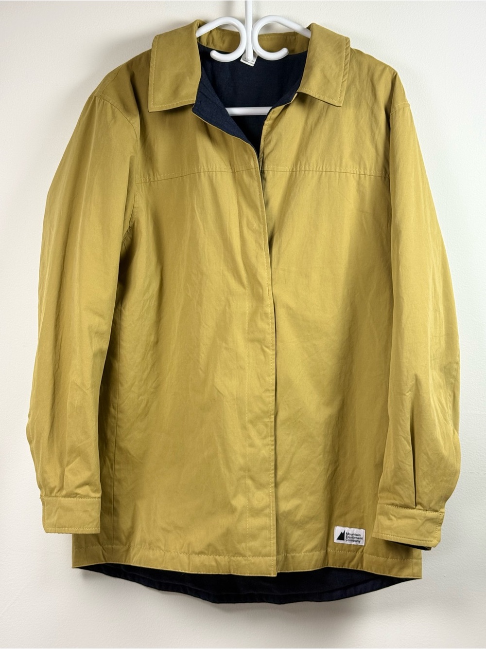 MEC Reversible men Jacket/shacket size Medium like new magnet closure